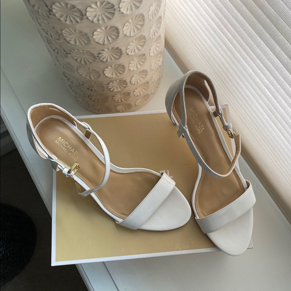 Michael Kors Simone Sandal in Patent Optic White